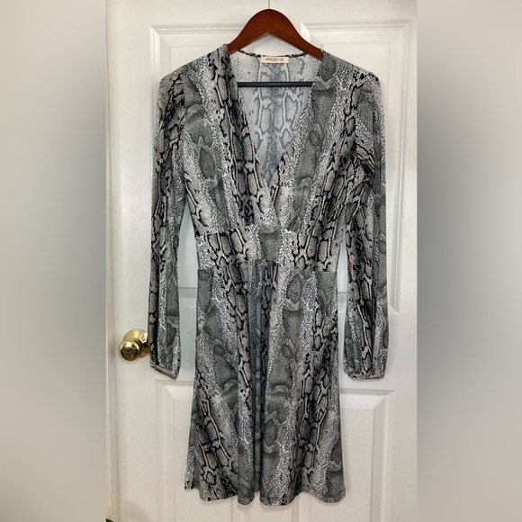 Arden B Gray snake print V-neck dress - size XL - Picture 1 of 4